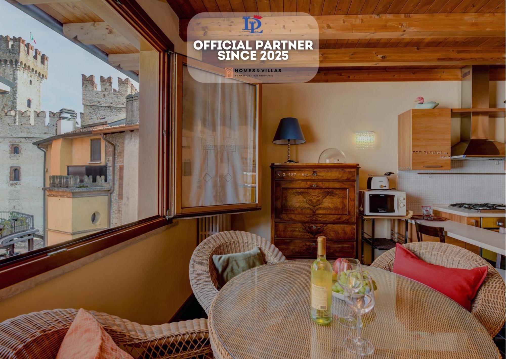 Desenzanoloft Official Partner Marriott Homes & Villas -Penthouse Never Say Never Sirmione Castle View Exterior photo